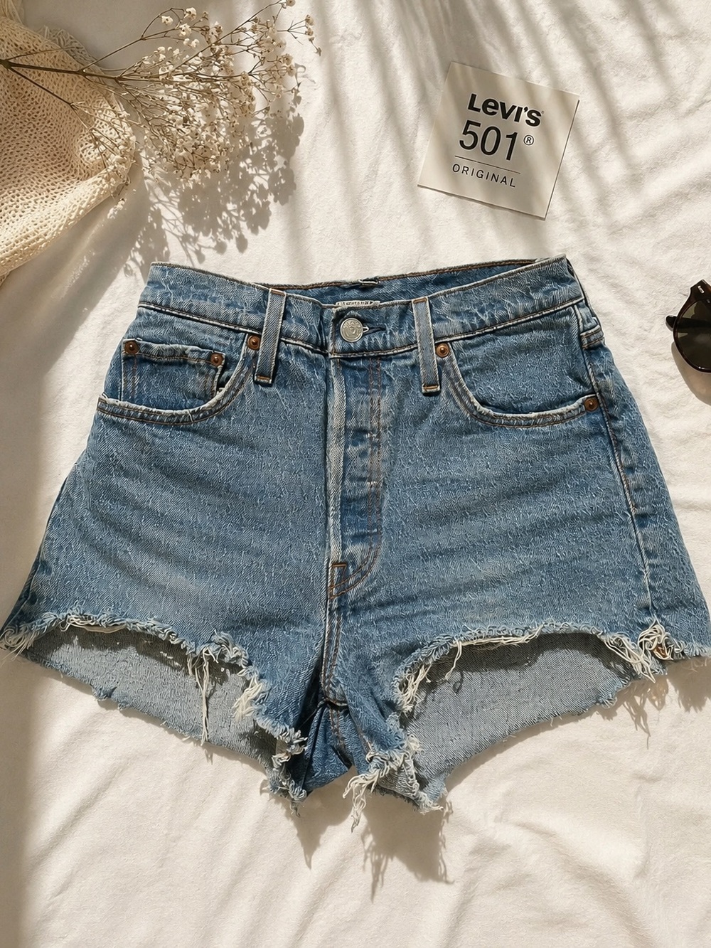 Levi’s 501 Original Cutoff Shorts Size 29 Distressed Raw Hem Denim Shorts